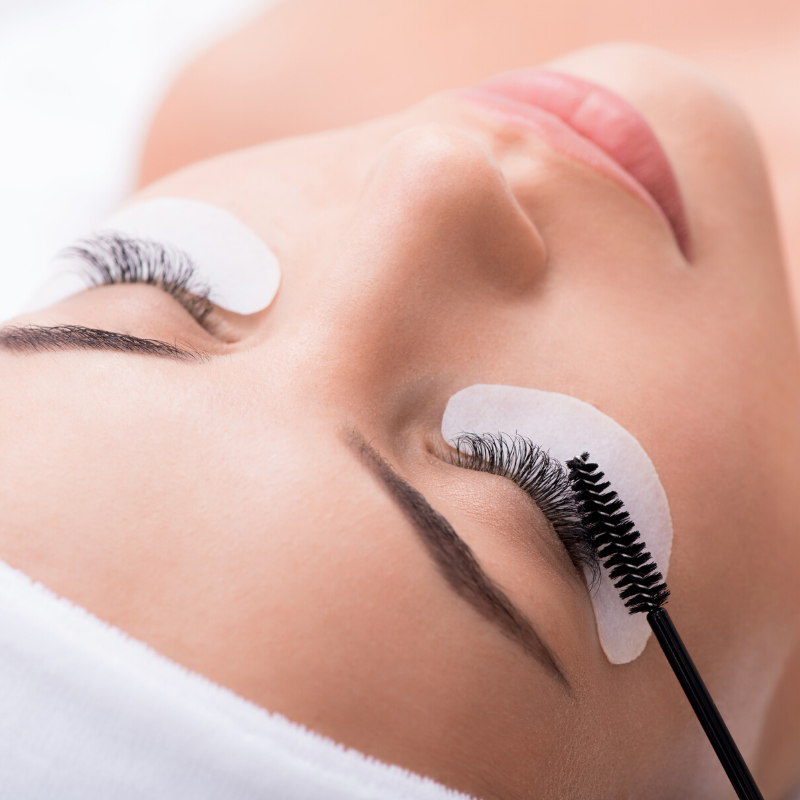 Volume Lash Bible: An accompanying guide for applying Pre-made Volume Fans