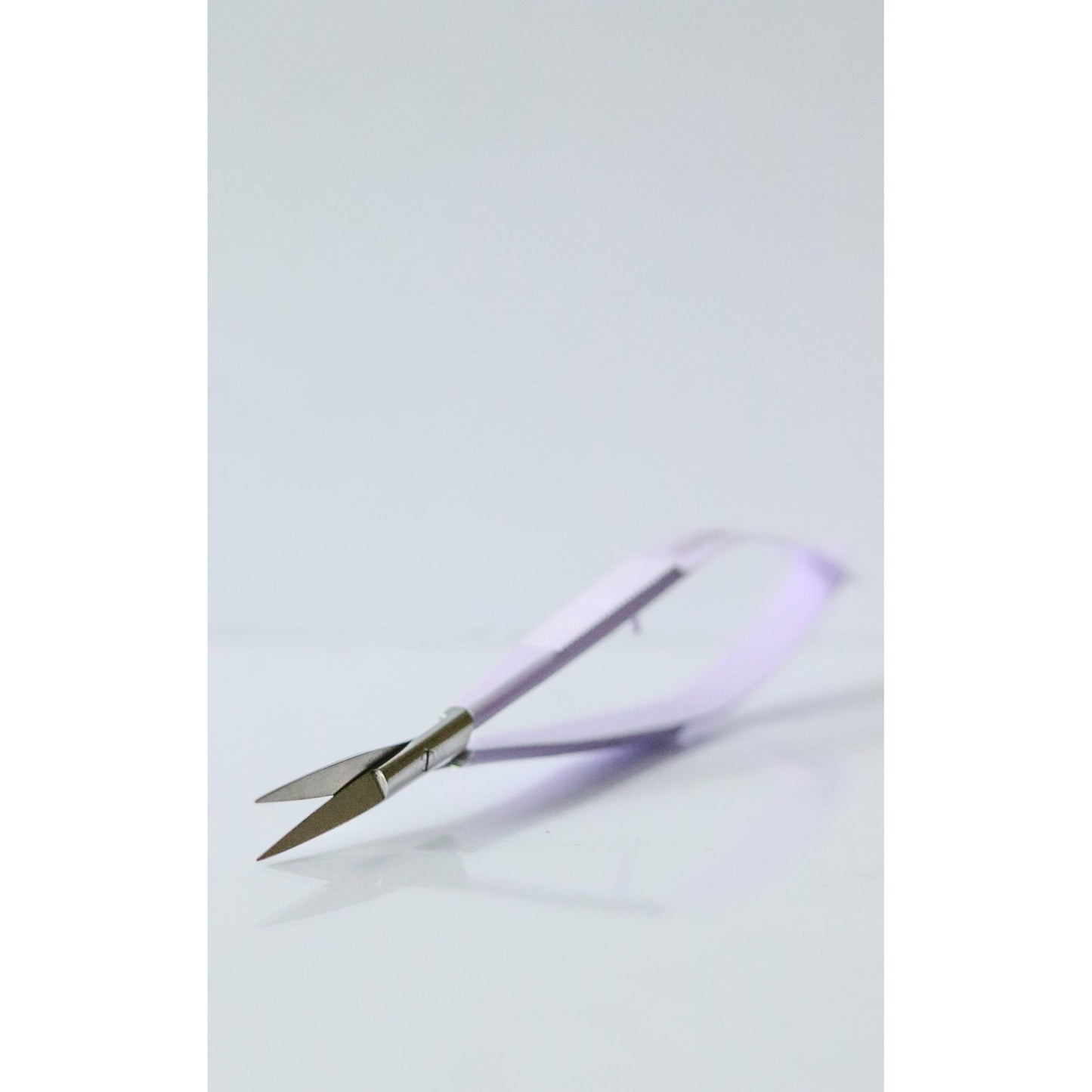 Eyebrow Scissors: Unique Squeeze Function