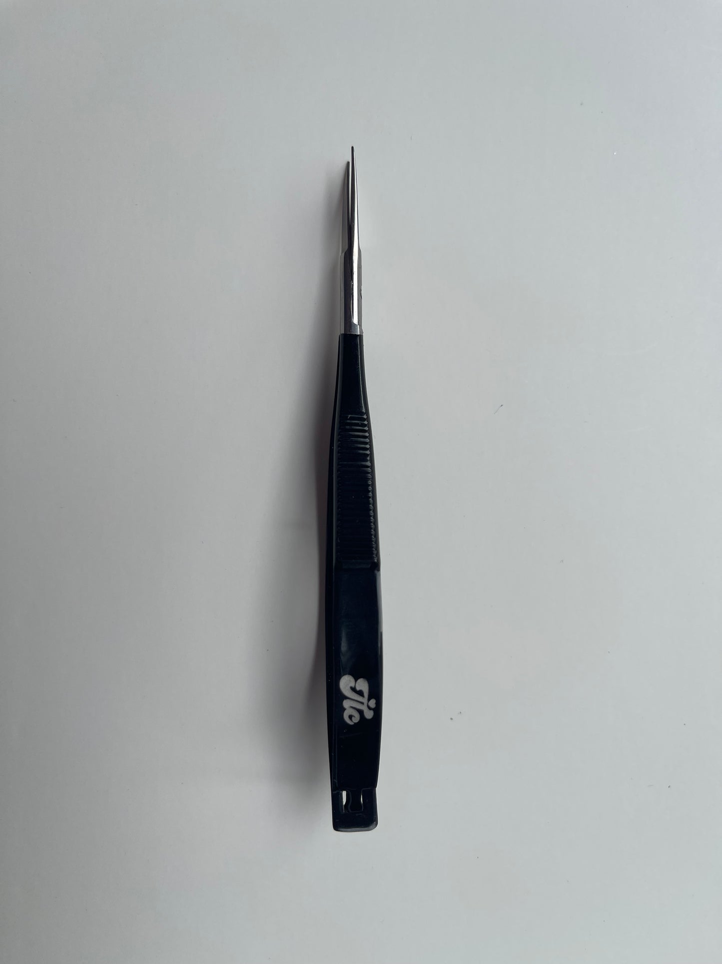 Eyebrow Scissors: Unique Squeeze Function