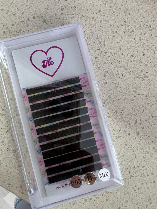 Mega Volume 0.03 Eyelash Extensions CC Curl