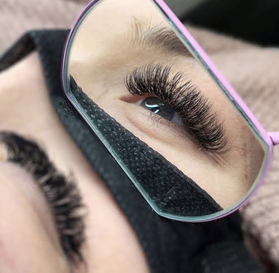 Wide Lash Mirror