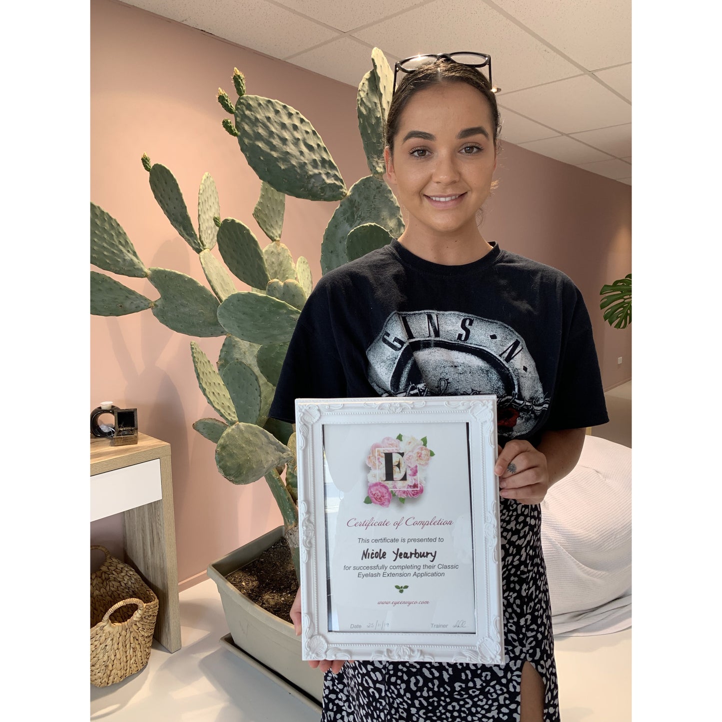 ONLINE CLASSIC LASH COURSE: Learn the fundamentals of Classic Eyelash Extension Application