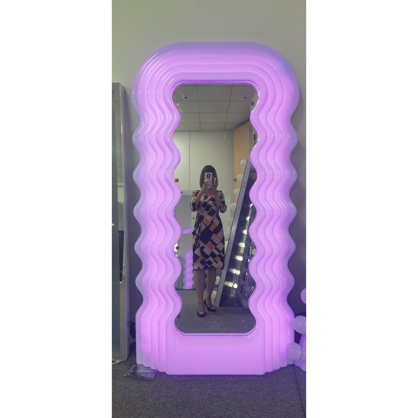 Wavy Selfie Mirror: “Ultrafragola” Neon Mirror